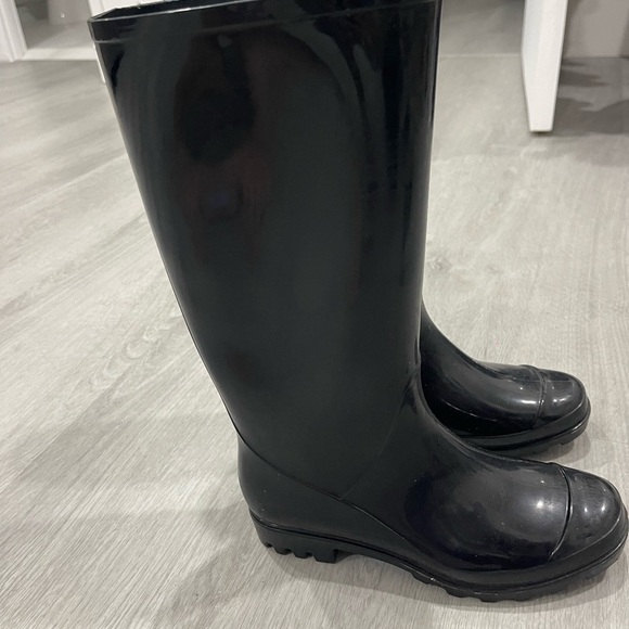 Rain boots in black Size 7 used twice only - Picture 2 of 4